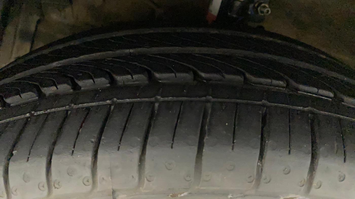 2018 Maruti Ciaz SIGMA 1.5 SHVS MT  PETROL, Petrol, Manual, 52,662 km, Left Front Tyre Tread