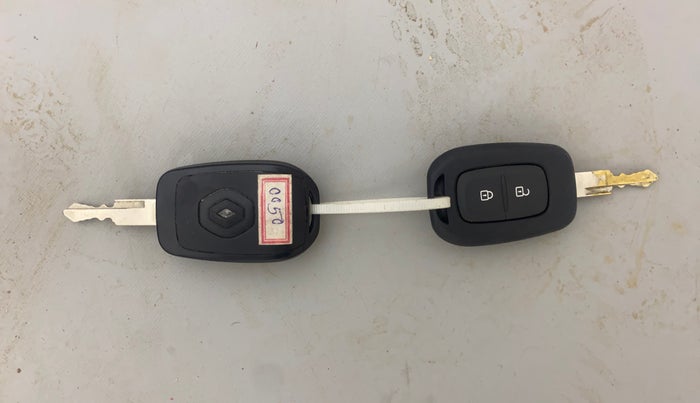 2017 Renault Kwid RXT 1.0 AMT, Petrol, Automatic, 1,05,200 km, Key Close Up