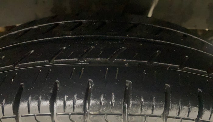 2017 Renault Kwid RXT 1.0 AMT, Petrol, Automatic, 1,05,200 km, Left Rear Tyre Tread