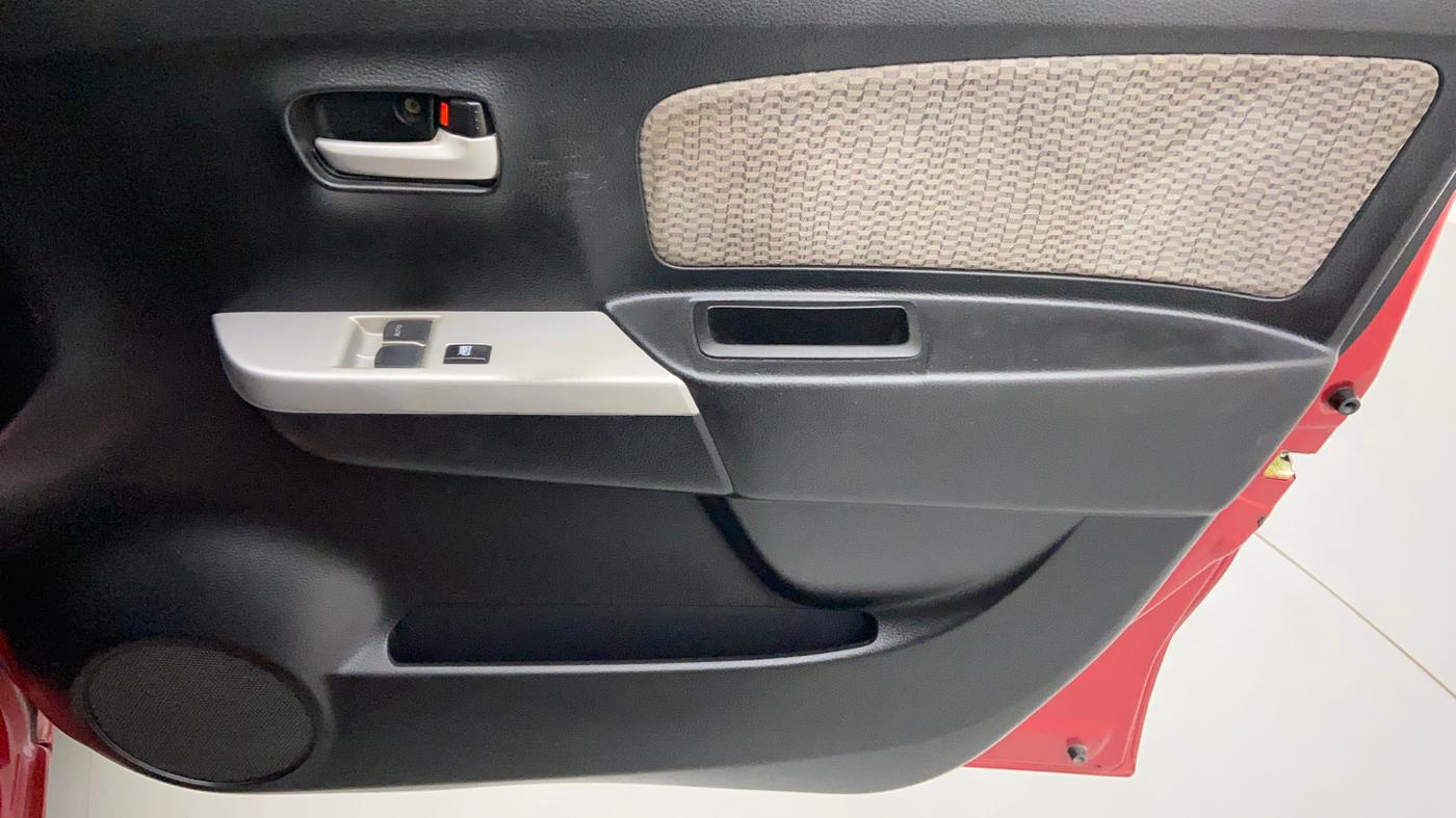 2013 Maruti Wagon R 1.0 LXI, Petrol, Manual, 53,345 km, Driver Side Door Panels Control