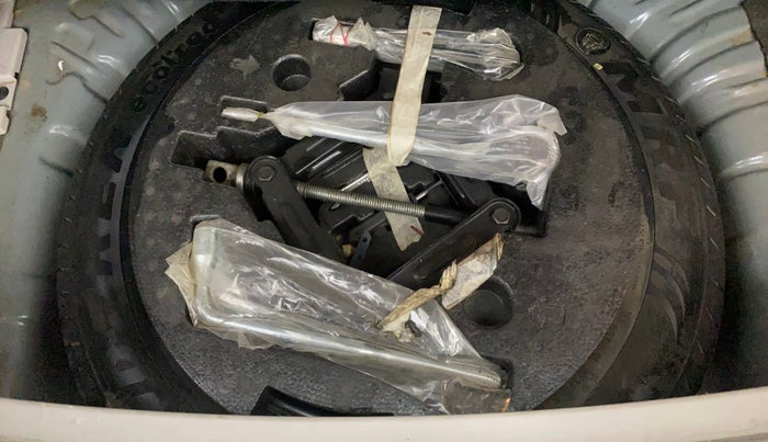 2021 Mahindra XUV300 W8 1.2 PETROL, Petrol, Manual, 52,390 km, Spare Tyre