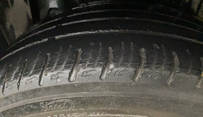 2021 Mahindra XUV300 W8 1.2 PETROL, Petrol, Manual, 52,390 km, Left Rear Tyre Tread