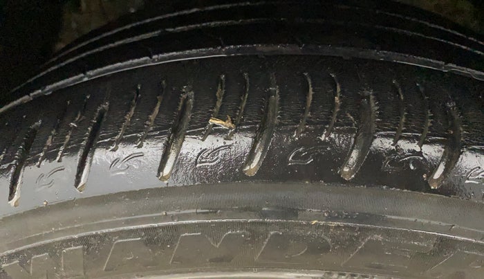 2021 Mahindra XUV300 W8 1.2 PETROL, Petrol, Manual, 52,390 km, Left Front Tyre Tread