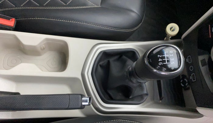 2021 Mahindra XUV300 W8 1.2 PETROL, Petrol, Manual, 52,390 km, Gear Lever