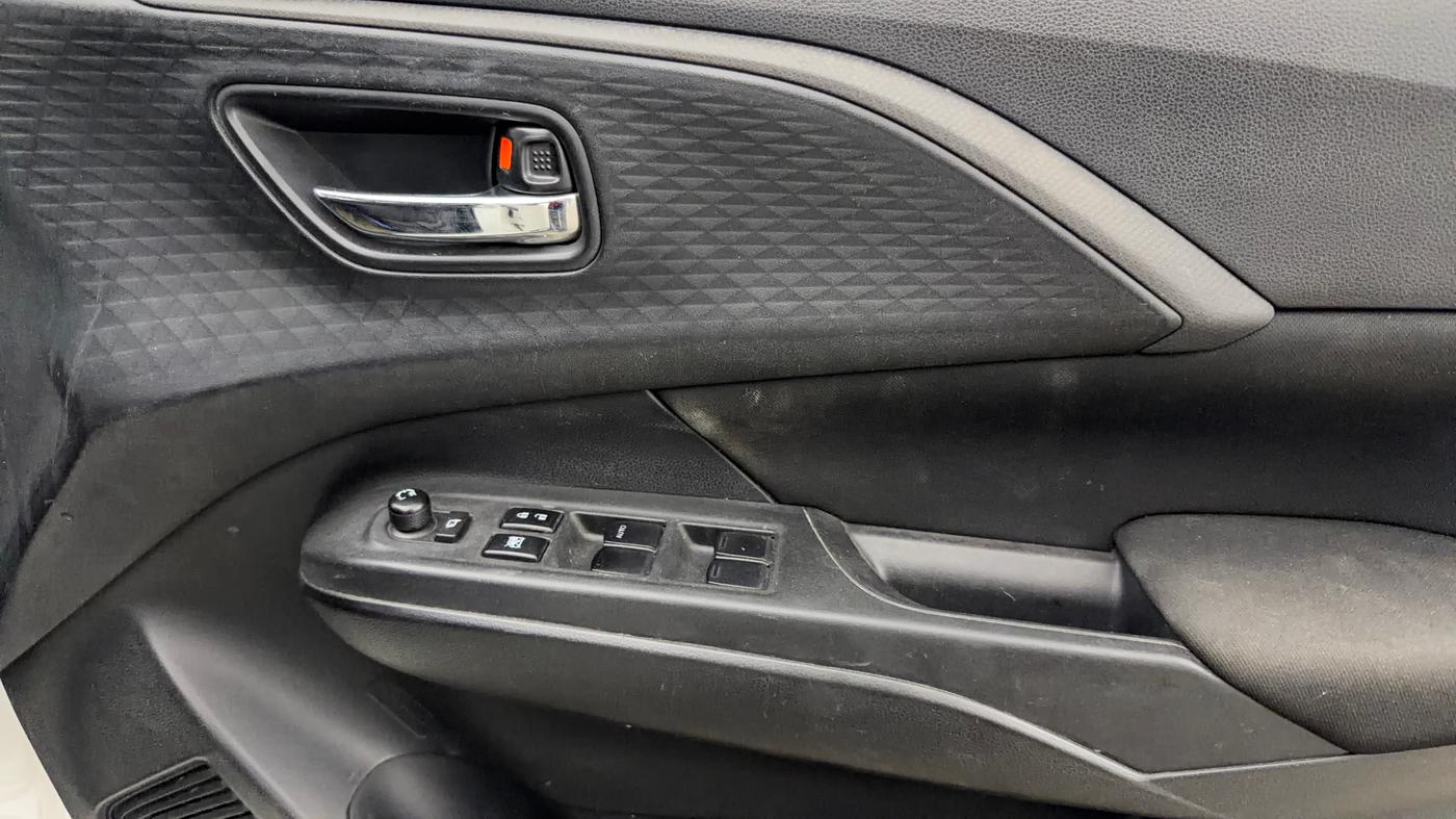 2024 Maruti Swift VXi (O) AMT, Petrol, Automatic, 31,518 km, Driver Side Door Panels Control