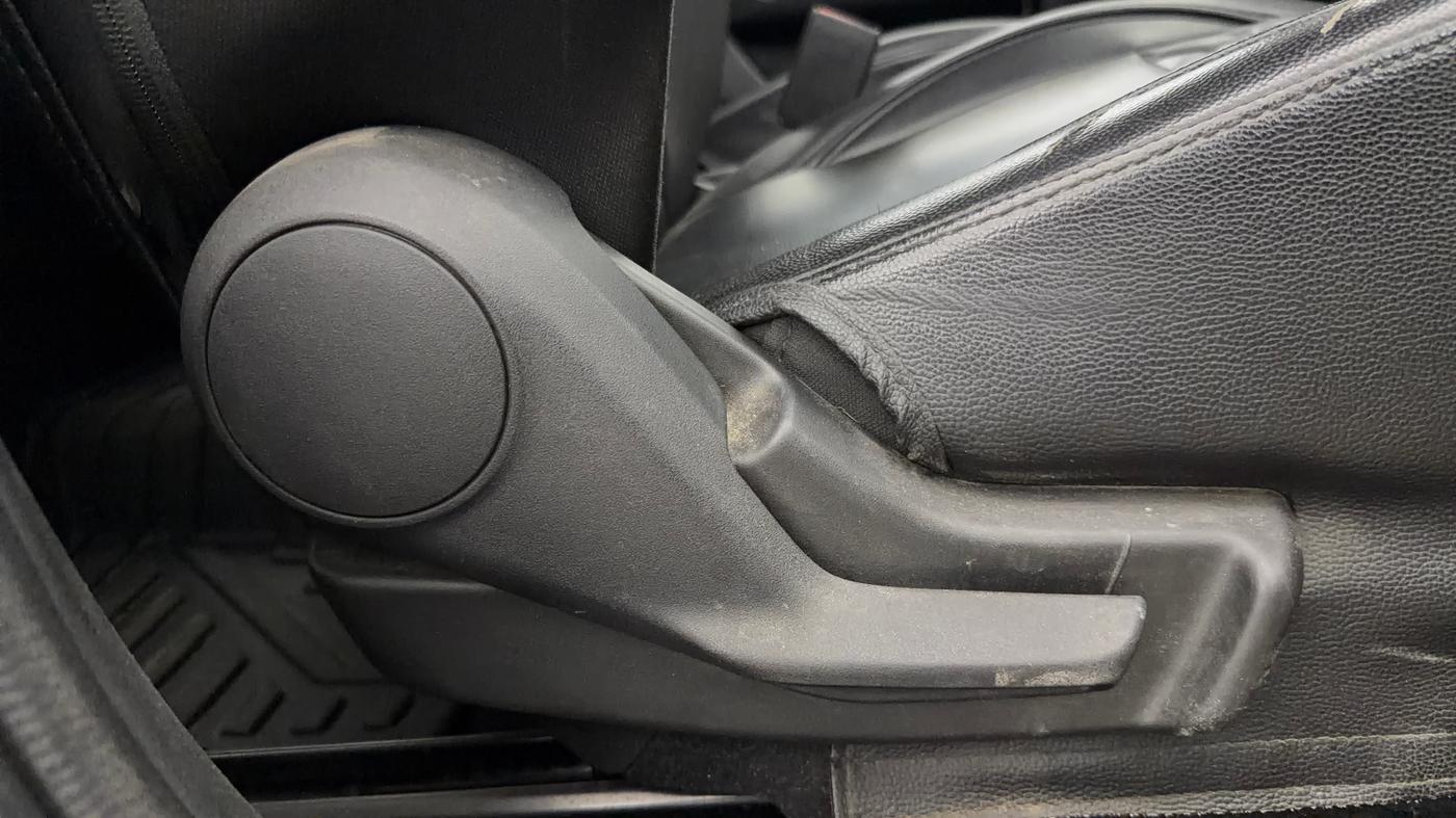 2024 Maruti Swift VXi (O) AMT, Petrol, Automatic, 31,518 km, Driver Side Adjustment Panel