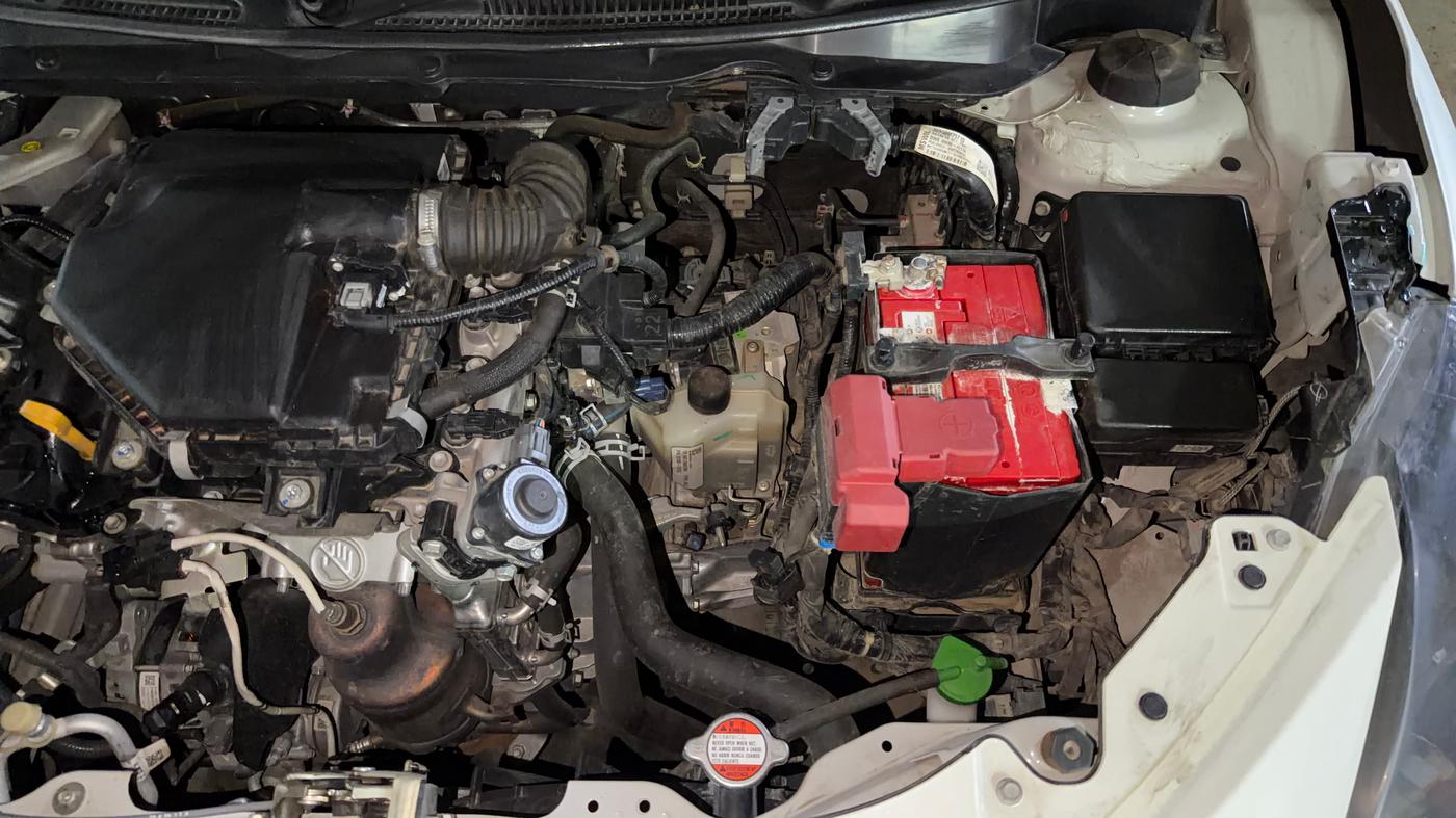 2024 Maruti Swift VXi (O) AMT, Petrol, Automatic, 31,518 km, Engine View - Left