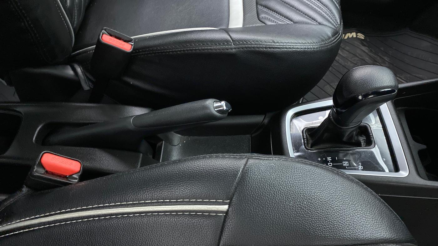 2019 Maruti Swift VXI AMT D, Petrol, Automatic, 14,430 km, Gear Lever