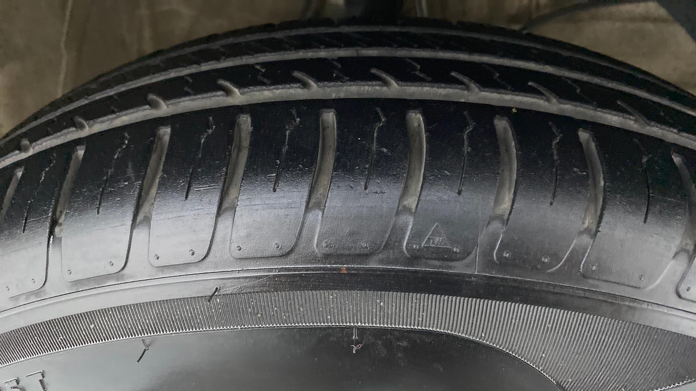 2019 Maruti Swift VXI AMT D, Petrol, Automatic, 14,430 km, Right Front Tyre Tread