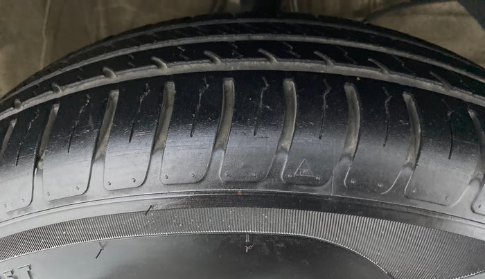 2019 Maruti Swift VXI AMT D, Petrol, Automatic, 14,430 km, Right Front Tyre Tread
