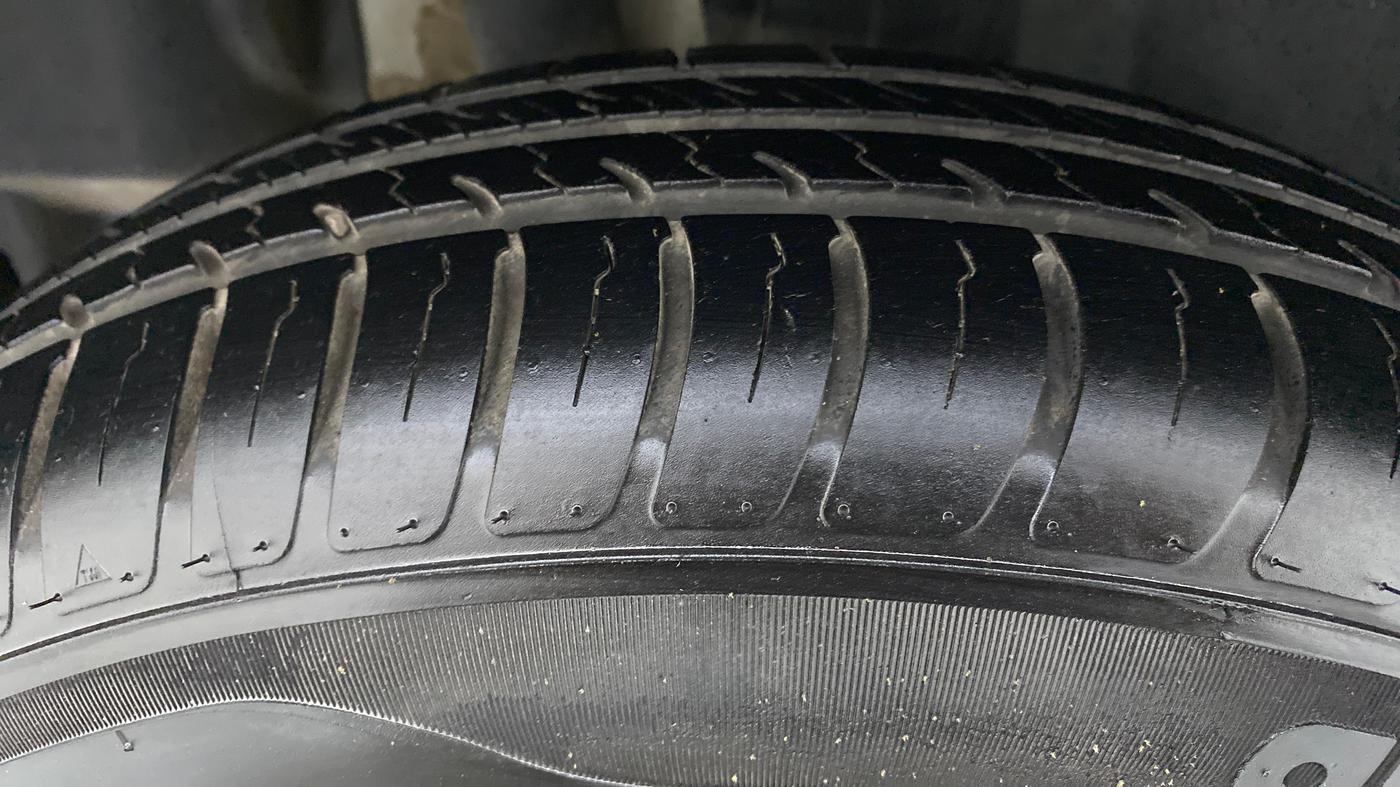 2019 Maruti Swift VXI AMT D, Petrol, Automatic, 14,430 km, Right Rear Tyre Tread
