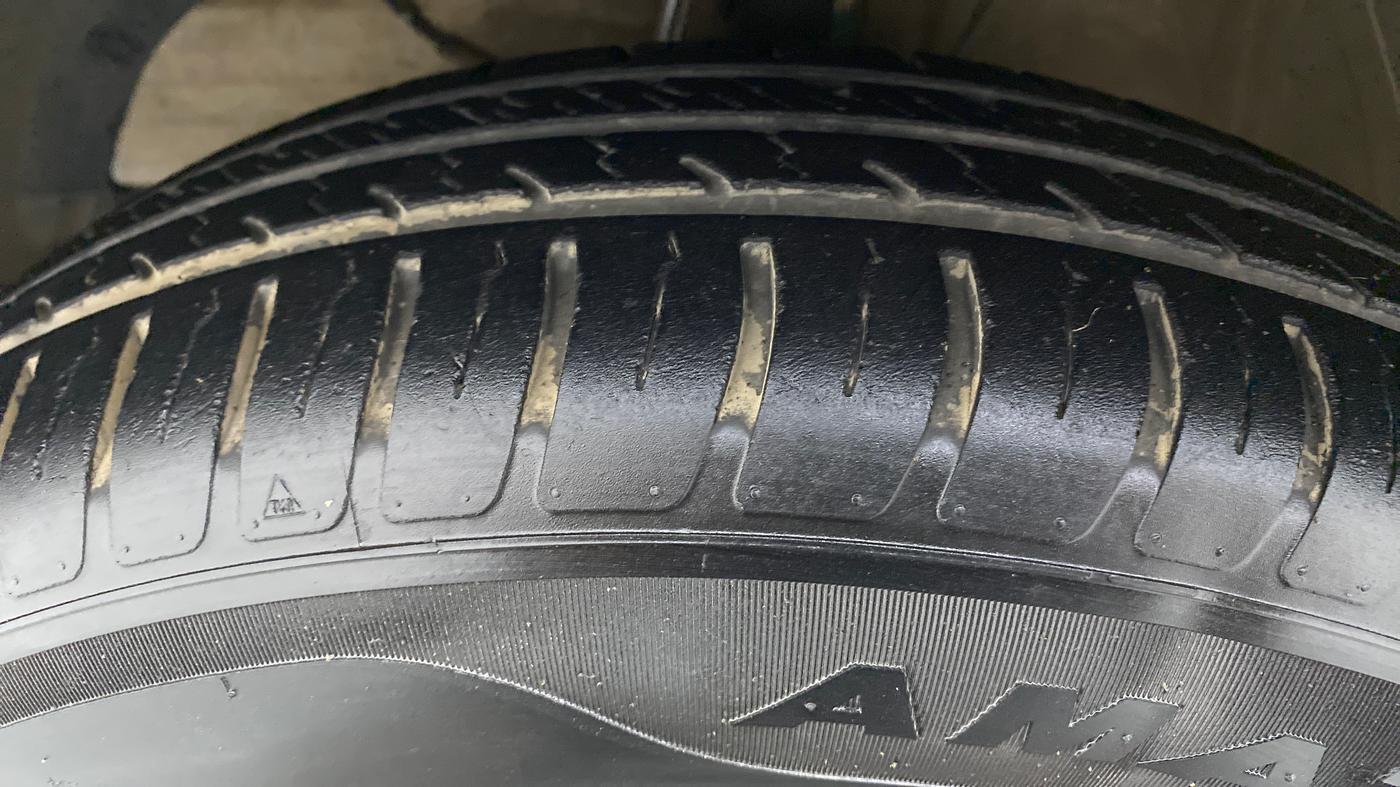 2019 Maruti Swift VXI AMT D, Petrol, Automatic, 14,430 km, Left Front Tyre Tread