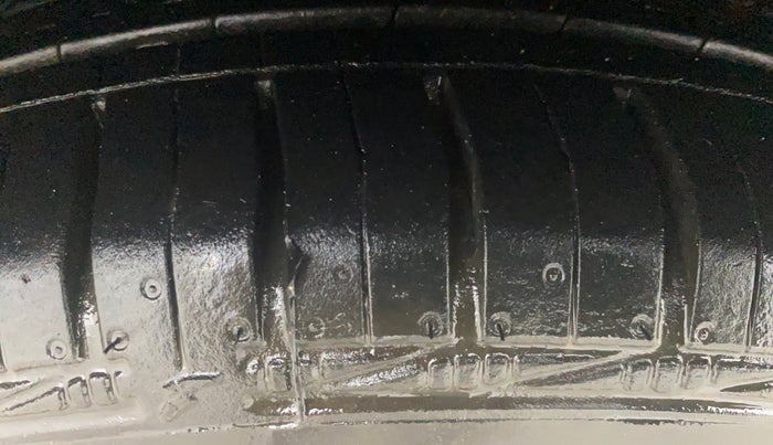 2017 Ford Figo Aspire TITANIUM1.5 DIESEL, Diesel, Manual, 1,25,588 km, Left Front Tyre Tread