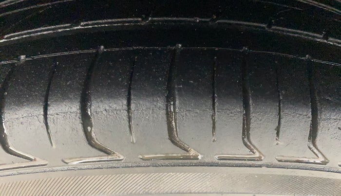 2017 Ford Figo Aspire TITANIUM1.5 DIESEL, Diesel, Manual, 1,25,588 km, Right Rear Tyre Tread