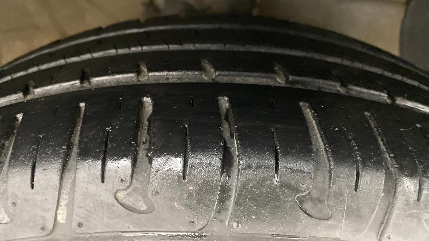 2017 Hyundai Grand i10 SPORTZ (O) 1.2 AT VTVT, Petrol, Automatic, 19,358 km, Right Front Tyre Tread