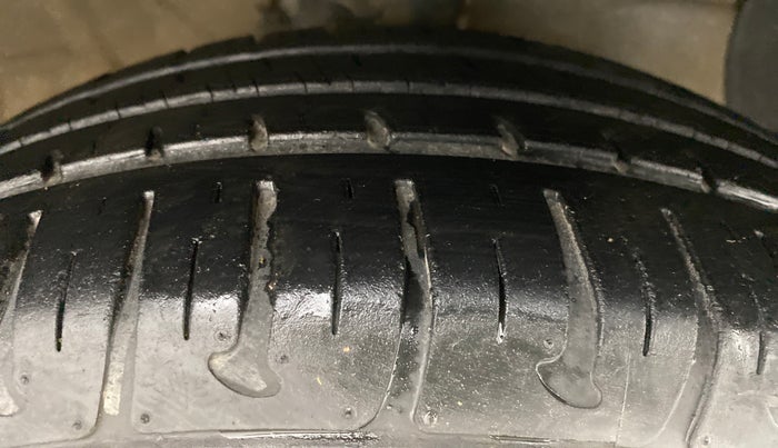 2017 Hyundai Grand i10 SPORTZ (O) 1.2 AT VTVT, Petrol, Automatic, 19,358 km, Right Front Tyre Tread