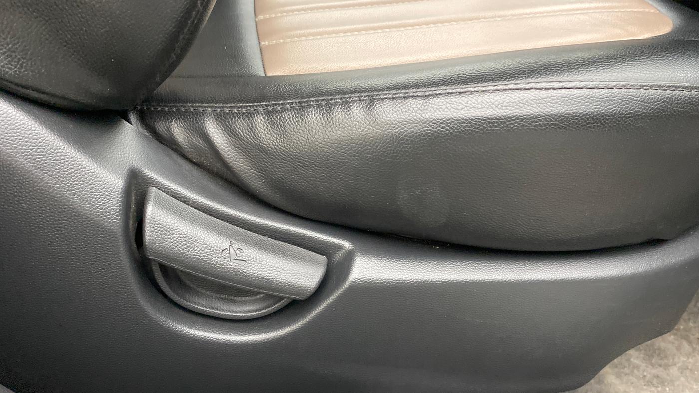 2017 Hyundai Grand i10 SPORTZ (O) 1.2 AT VTVT, Petrol, Automatic, 19,358 km, Driver Side Adjustment Panel