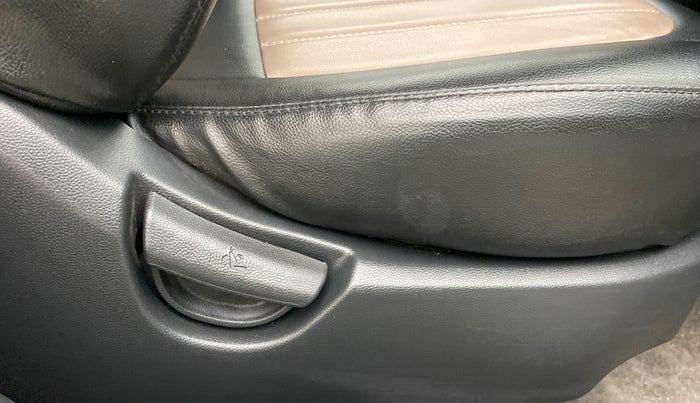 2017 Hyundai Grand i10 SPORTZ (O) 1.2 AT VTVT, Petrol, Automatic, 19,358 km, Driver Side Adjustment Panel