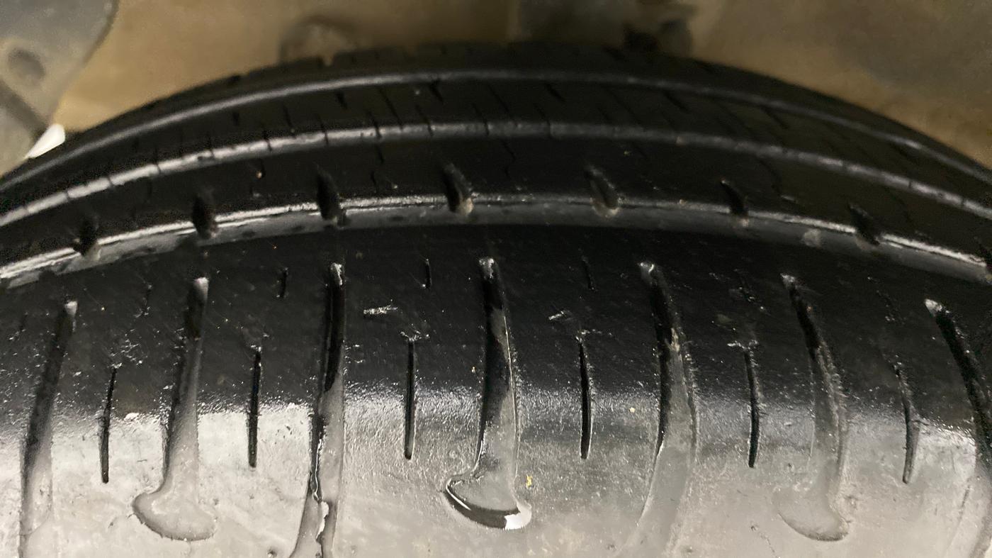 2017 Hyundai Grand i10 SPORTZ (O) 1.2 AT VTVT, Petrol, Automatic, 19,358 km, Left Front Tyre Tread