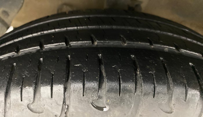 2017 Hyundai Grand i10 SPORTZ (O) 1.2 AT VTVT, Petrol, Automatic, 19,358 km, Left Front Tyre Tread