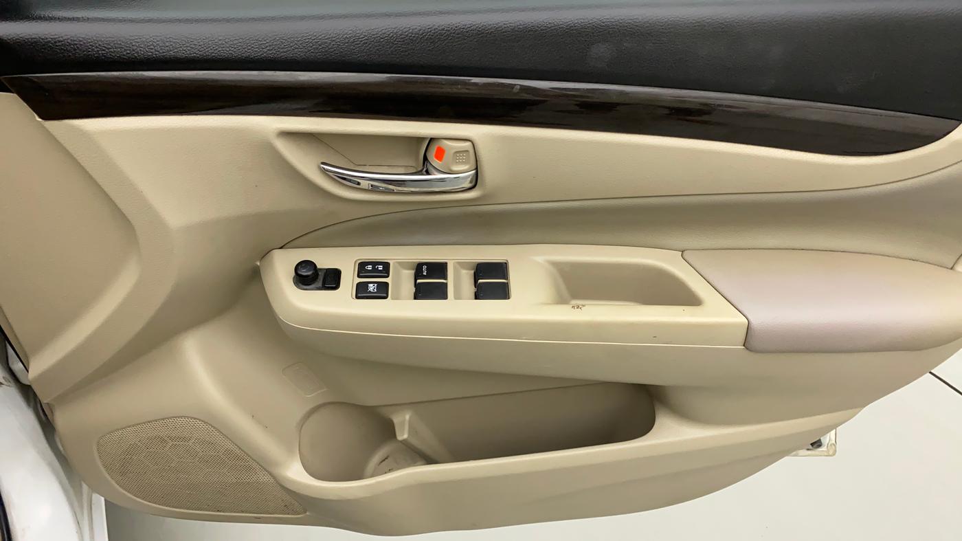 2017 Maruti Ciaz ALPHA 1.4 PETROL, Petrol, Manual, 93,015 km, Driver Side Door Panels Control