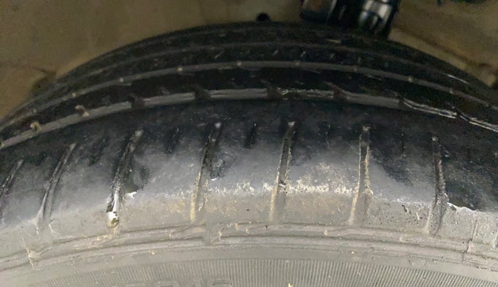 2017 Maruti Ciaz ALPHA 1.4 PETROL, Petrol, Manual, 93,015 km, Right Front Tyre Tread
