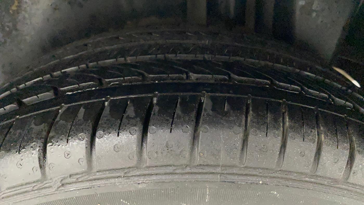2017 Maruti Ciaz ALPHA 1.4 PETROL, Petrol, Manual, 93,015 km, Left Rear Tyre Tread