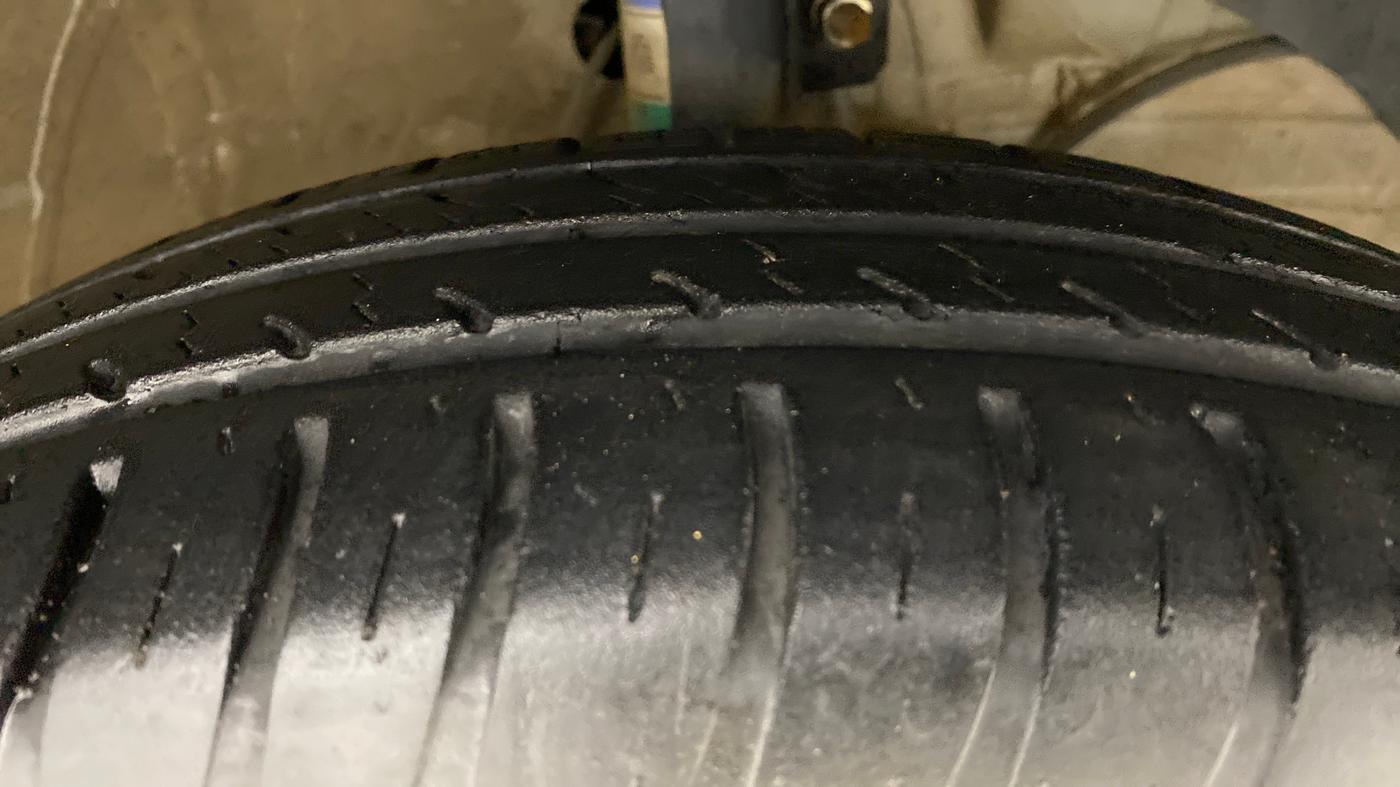 2019 Maruti Swift VXI AMT D, Petrol, Automatic, 17,576 km, Right Front Tyre Tread