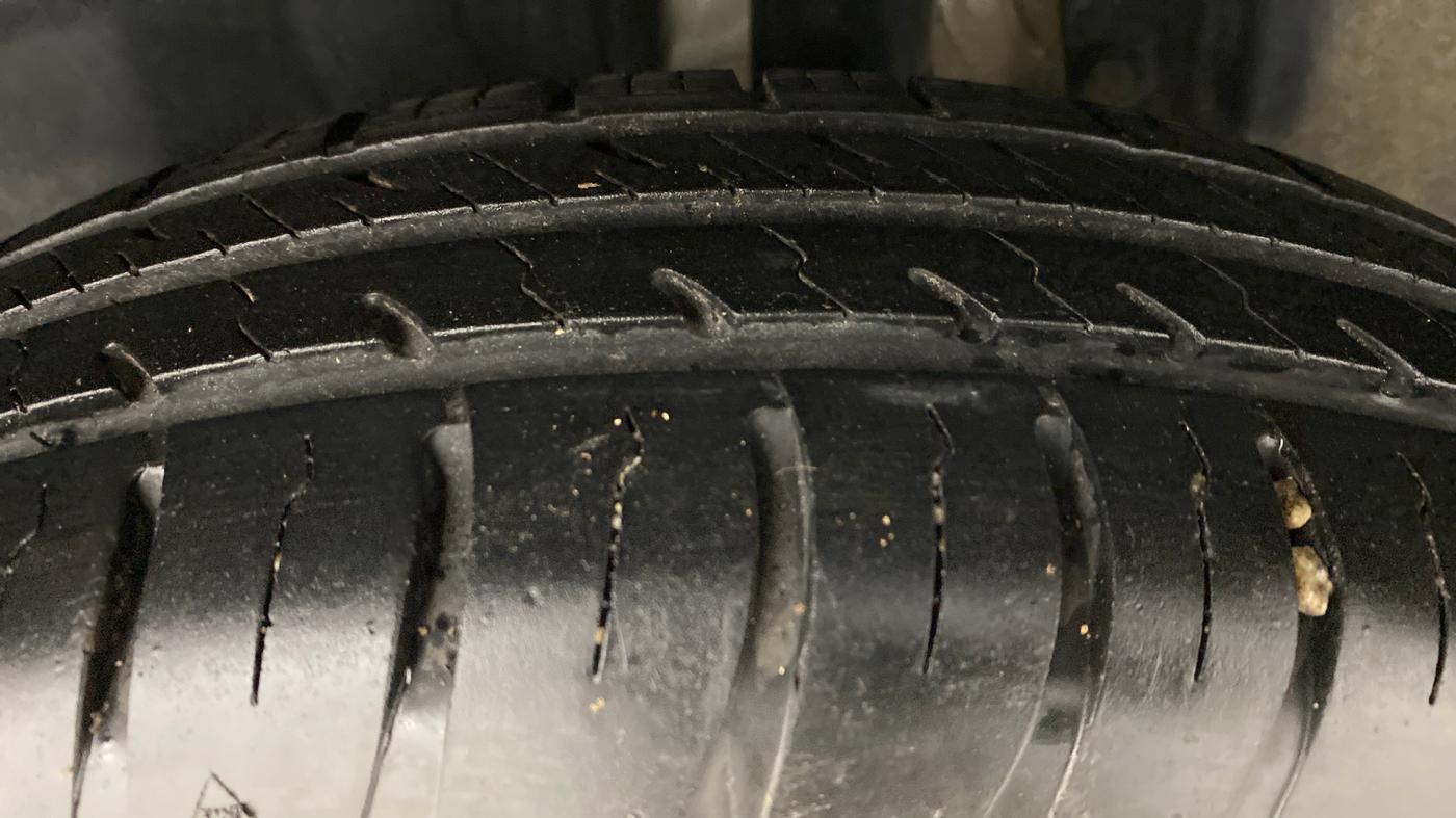 2019 Maruti Swift VXI AMT D, Petrol, Automatic, 17,576 km, Left Rear Tyre Tread