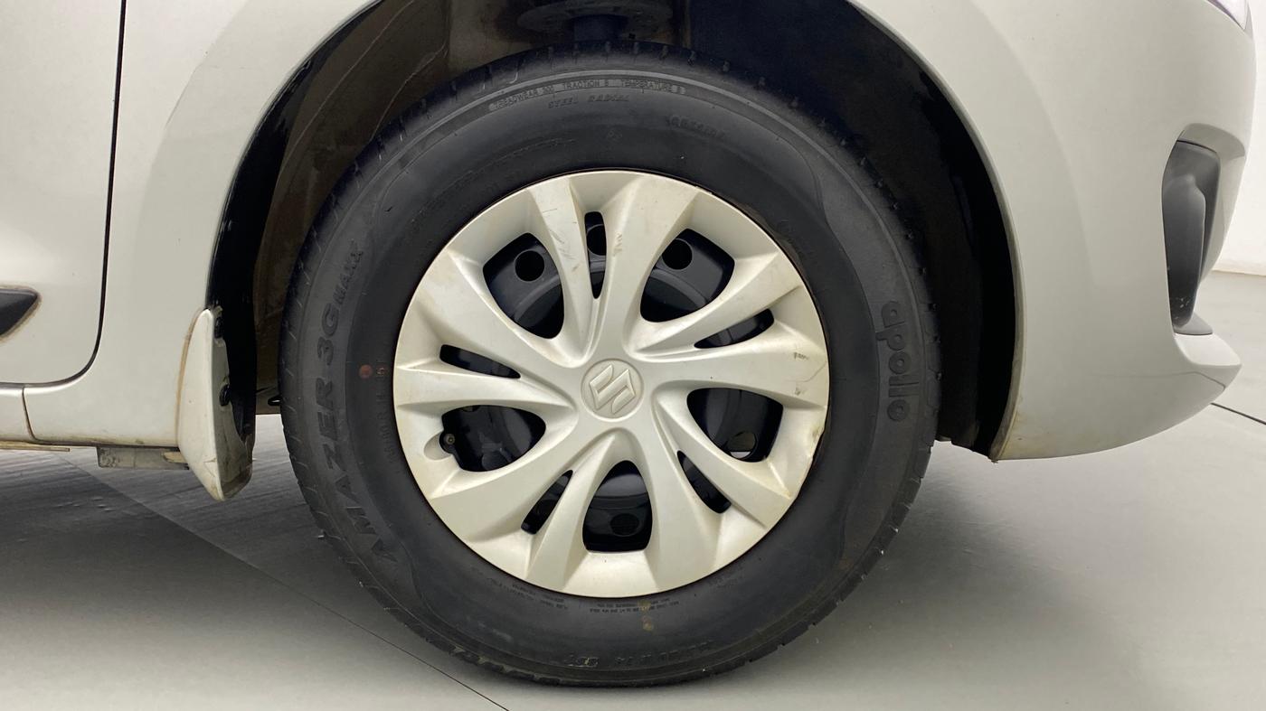 2019 Maruti Swift VXI AMT D, Petrol, Automatic, 17,576 km, Right Front Wheel