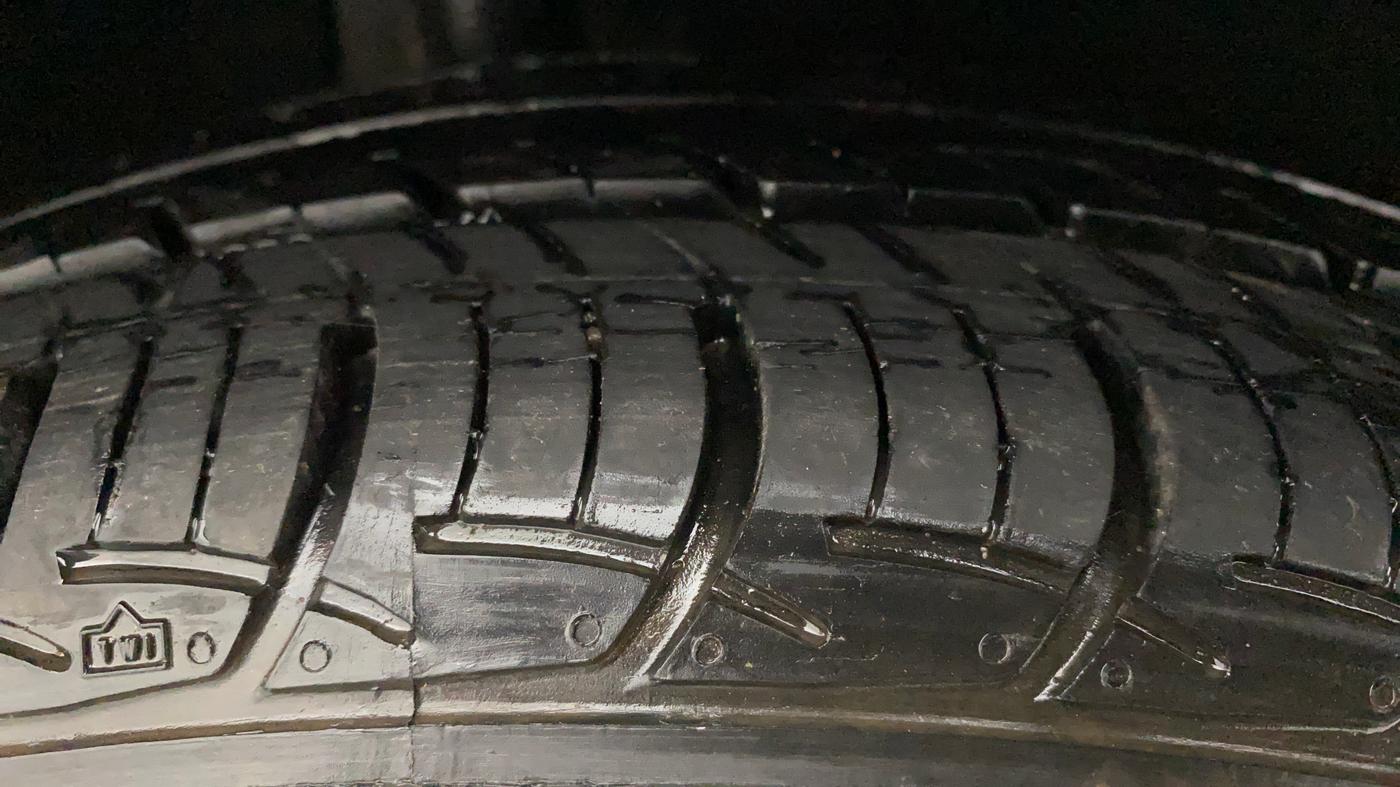 2017 Maruti Baleno DELTA PETROL 1.2, Petrol, Manual, 27,327 km, Right Rear Tyre Tread