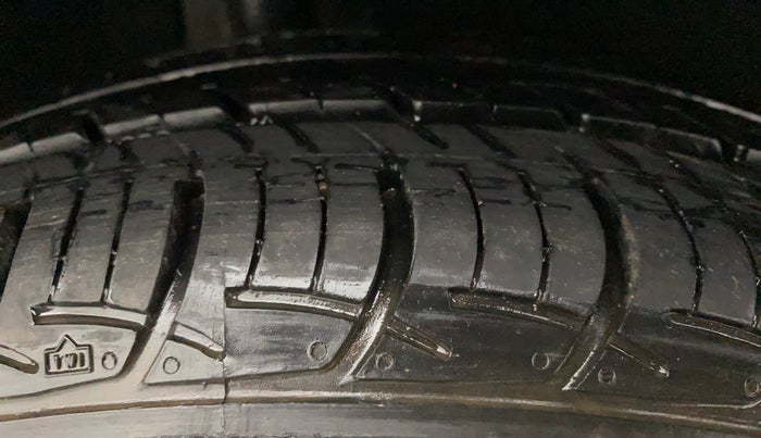 2017 Maruti Baleno DELTA PETROL 1.2, Petrol, Manual, 27,327 km, Right Rear Tyre Tread