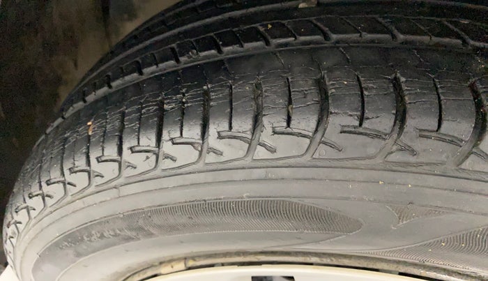 2017 Maruti Baleno DELTA PETROL 1.2, Petrol, Manual, 27,327 km, Left front tyre - Minor crack