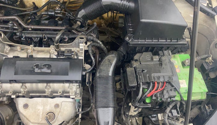 2014 Volkswagen Polo HIGHLINE1.2L, Petrol, Manual, 1,18,268 km, Engine View - Left