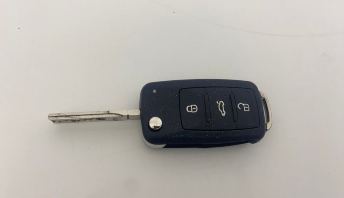 2014 Volkswagen Polo HIGHLINE1.2L, Petrol, Manual, 1,18,268 km, Key Close Up