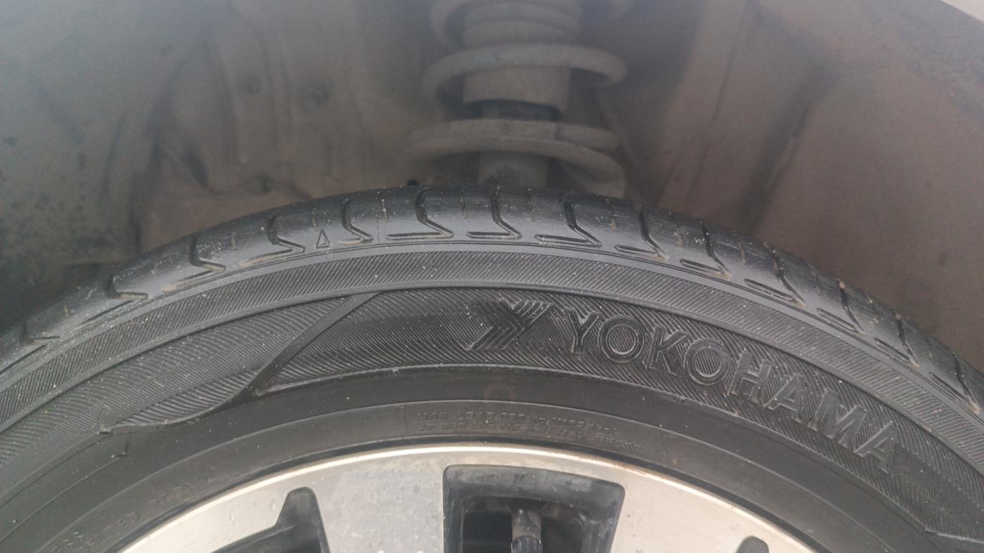 2019 Toyota Etios Liva V DUAL TONE, Petrol, Manual, 1,30,217 km, Left Front Tyre Tread