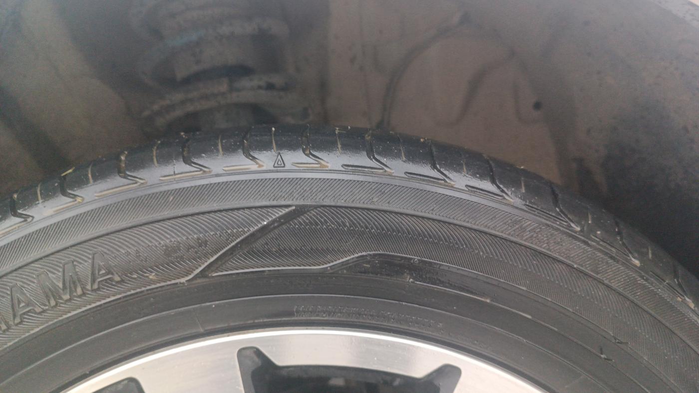 2019 Toyota Etios Liva V DUAL TONE, Petrol, Manual, 1,30,217 km, Right Front Tyre Tread