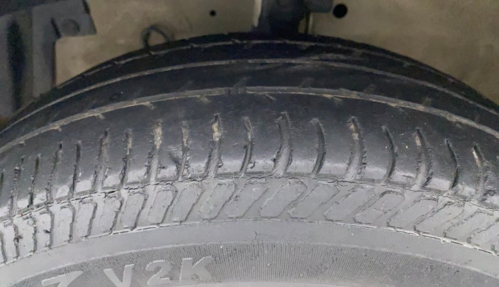 2014 Maruti Swift Dzire VXI, Petrol, Manual, 62,373 km, Left Front Tyre Tread