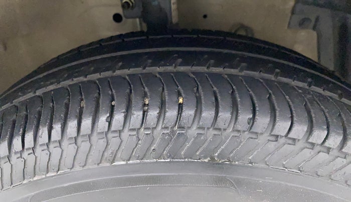 2014 Maruti Swift Dzire VXI, Petrol, Manual, 62,373 km, Right Front Tyre Tread