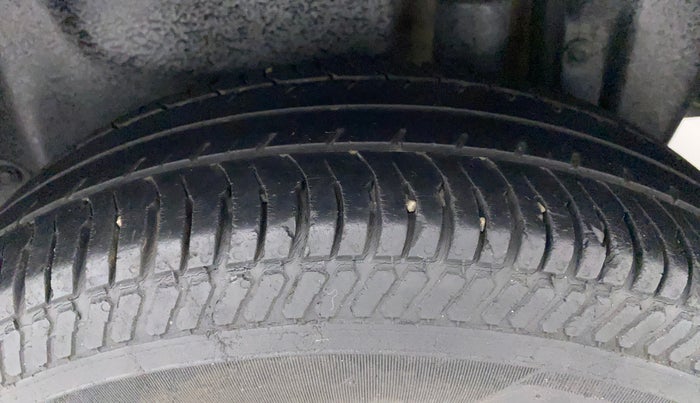2014 Maruti Swift Dzire VXI, Petrol, Manual, 62,373 km, Left Rear Tyre Tread