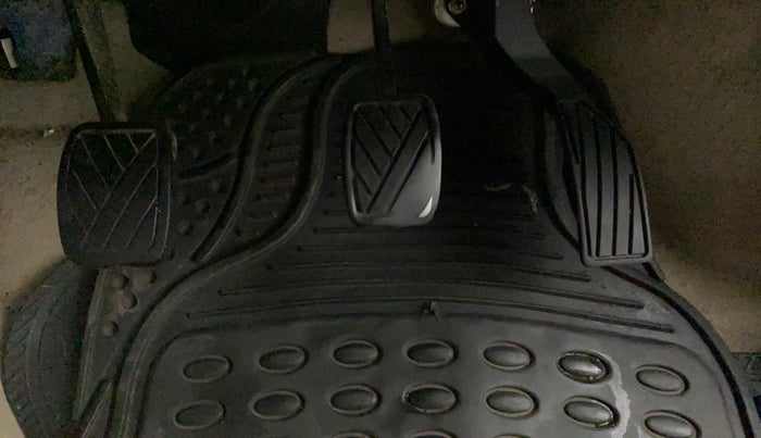 2014 Maruti Swift Dzire VXI, Petrol, Manual, 62,373 km, Pedals