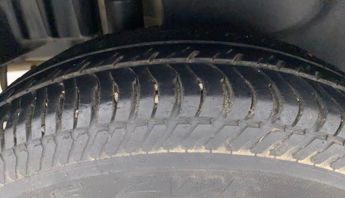 2014 Maruti Swift Dzire VXI, Petrol, Manual, 62,373 km, Right Rear Tyre Tread