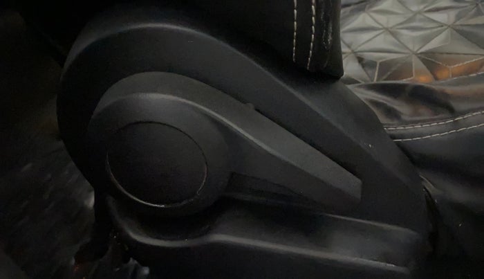 2020 Tata ALTROZ XT PETROL, Petrol, Manual, 87,123 km, Driver Side Adjustment Panel