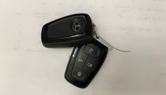 2020 Tata ALTROZ XT PETROL, Petrol, Manual, 87,123 km, Key Close Up