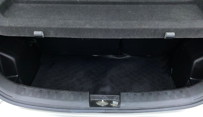2017 Maruti Swift VDI ABS, Diesel, Manual, 40,757 km, Boot Inside View