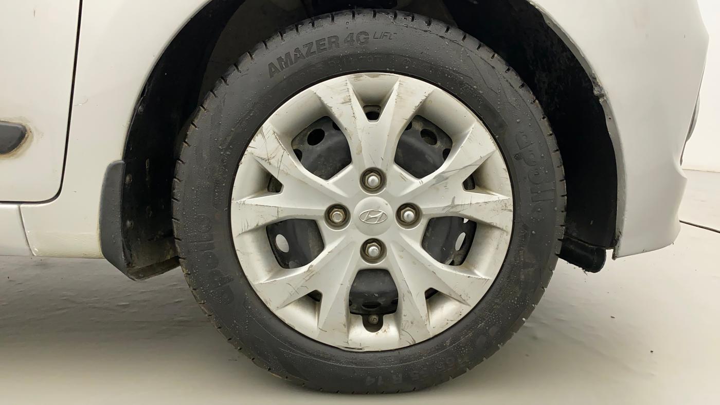 2016 Hyundai Grand i10 MAGNA 1.2 KAPPA VTVT, CNG, Manual, 82,993 km, Right Front Wheel