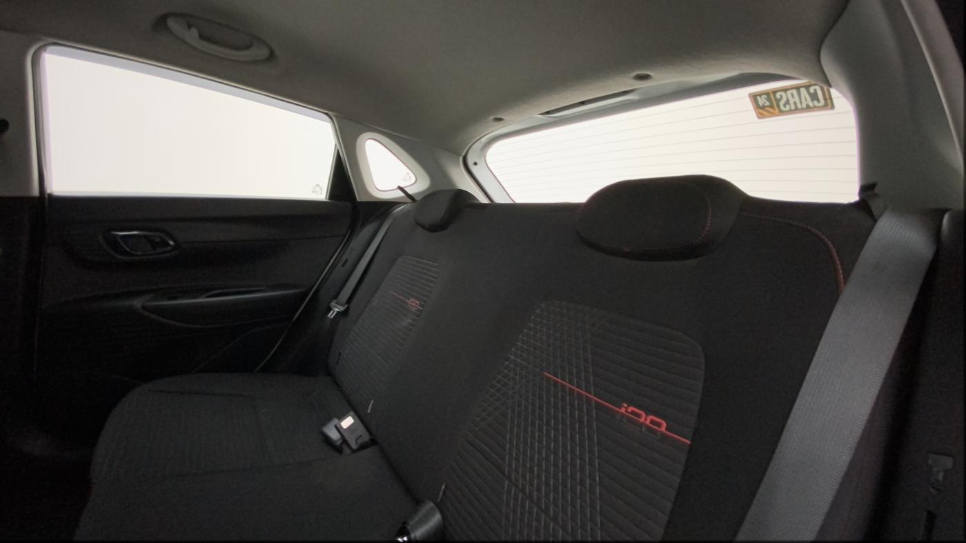 2021 Hyundai NEW I20 SPORTZ 1.2 MT DUAL TONE, Petrol, Manual, 32,732 km, Right Side Rear Door Cabin