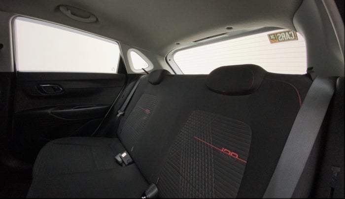 2021 Hyundai NEW I20 SPORTZ 1.2 MT DUAL TONE, Petrol, Manual, 32,732 km, Right Side Rear Door Cabin