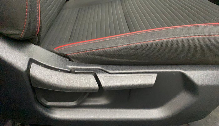 2021 Hyundai NEW I20 SPORTZ 1.2 MT DUAL TONE, Petrol, Manual, 32,732 km, Driver Side Adjustment Panel