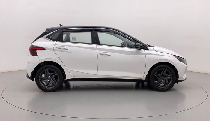 2021 Hyundai NEW I20 SPORTZ 1.2 MT DUAL TONE, Petrol, Manual, 32,732 km, Right Side View